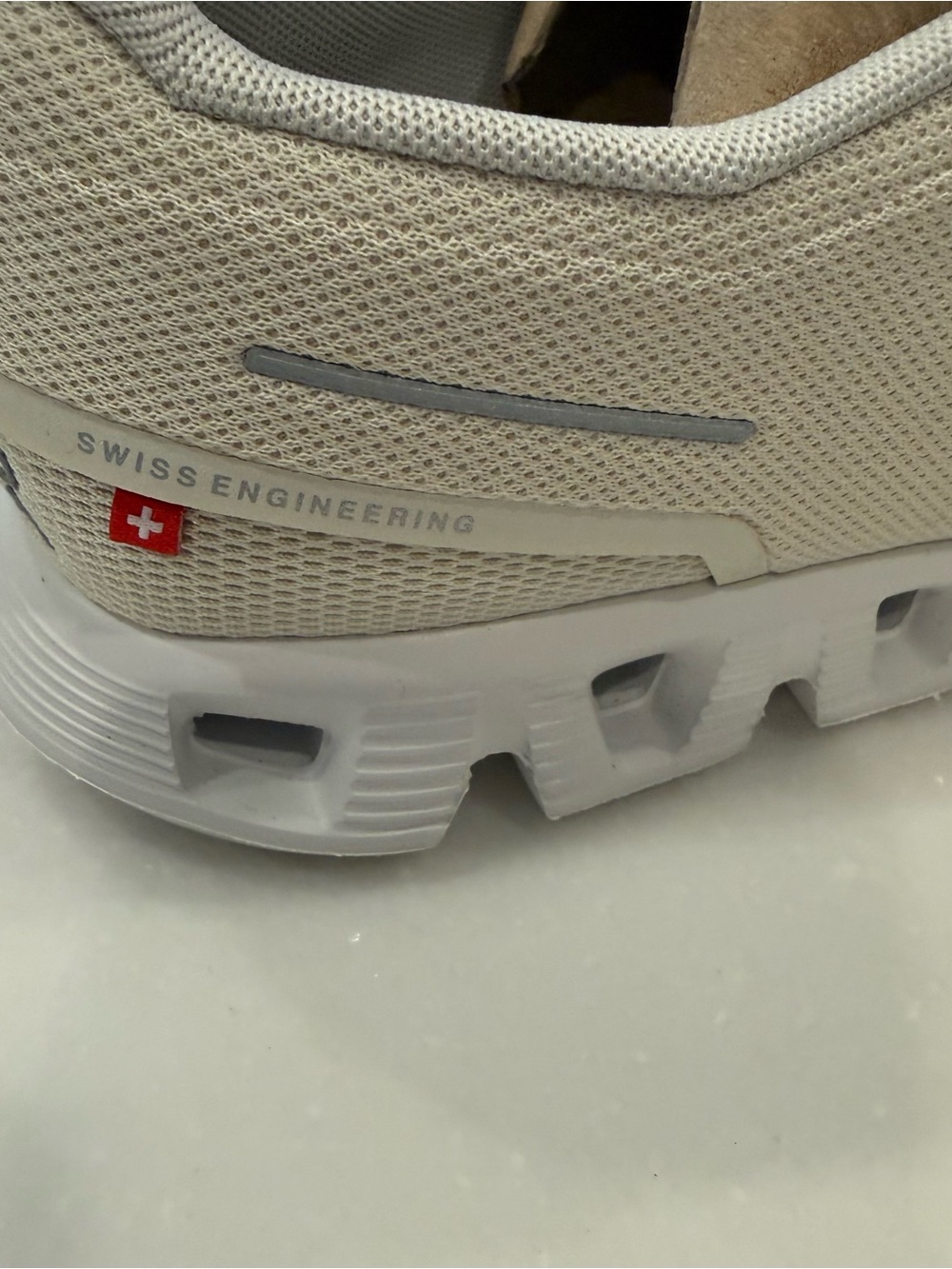 On Cloud Cloud 5 Men’s Running Shoes Cream / Sand Sz US 9.5 EU 43 NIB - Picture 8 of 15